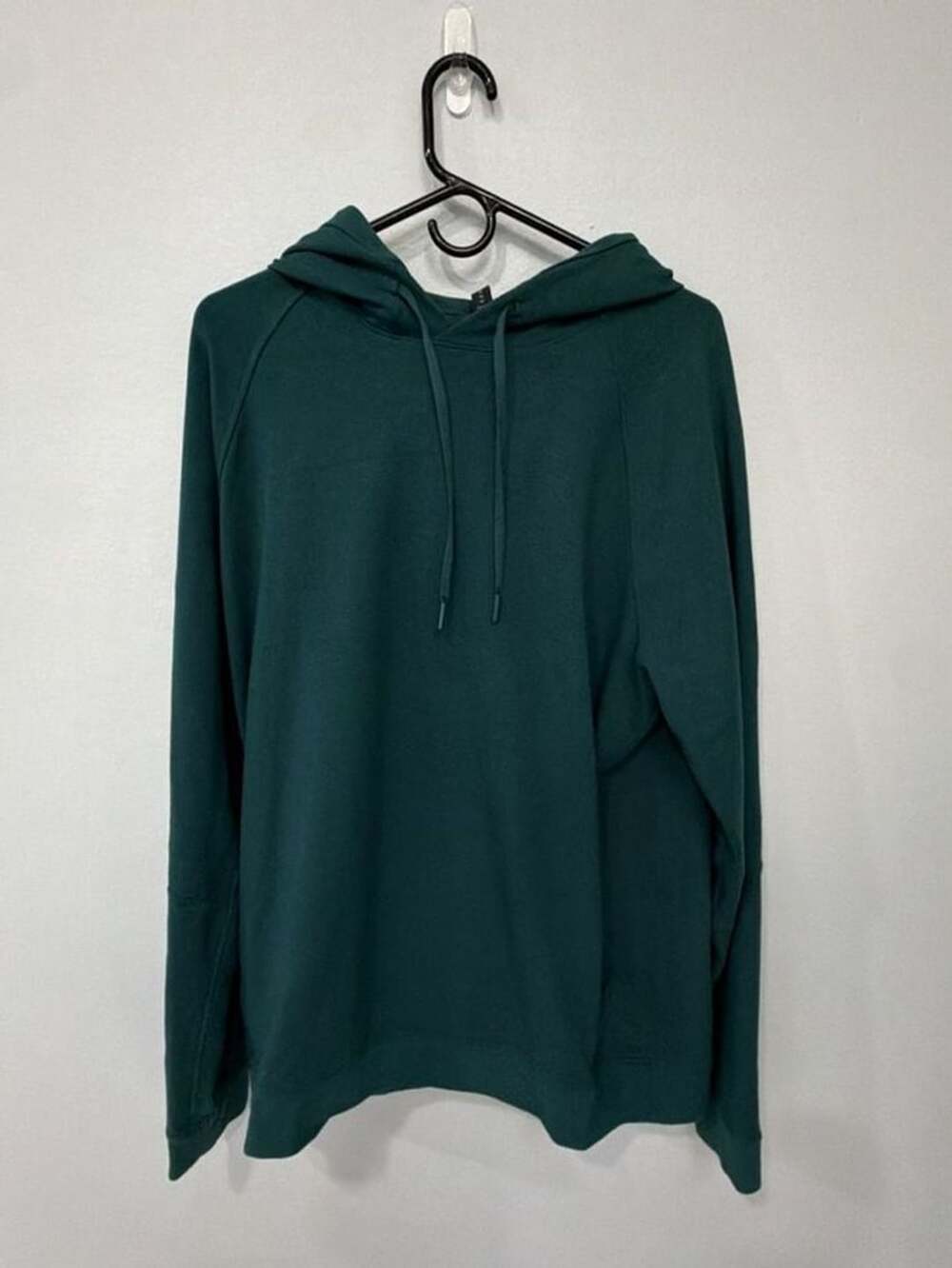 Lululemon Green Pullover Hoodie with Drawstring and Raglan Sleeves Size XL